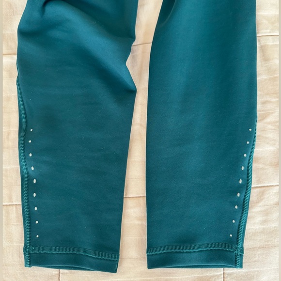 Lululemon leggings, size 4. Perfect condition, worn once. Storm teal - Picture 3 of 4